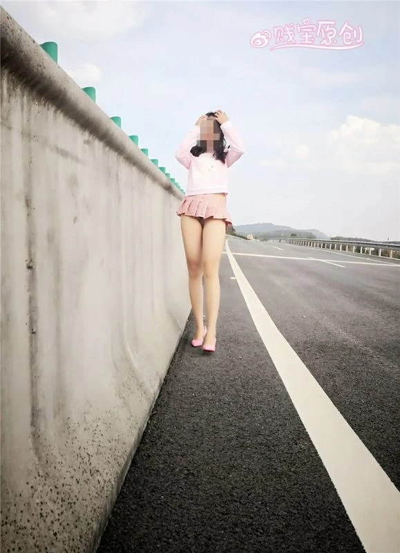贱宝爱上高速公路露出，你见过最短的裙子有我的短么真正的齐逼小短裙，不服来辩[41P]