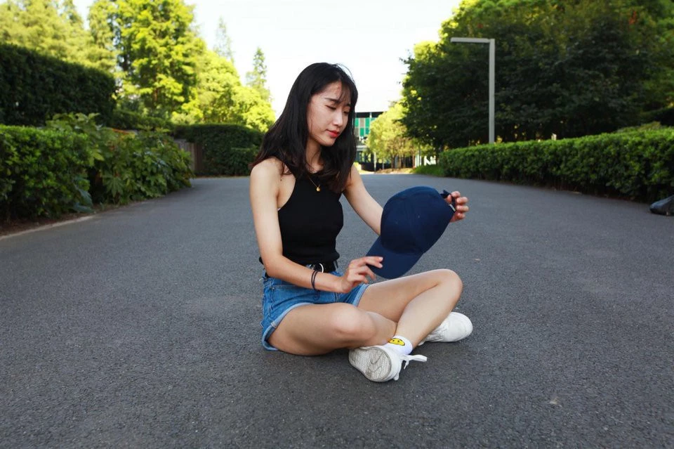 一个自甘堕落瞒着男友偷情的大二少女24P[24P]