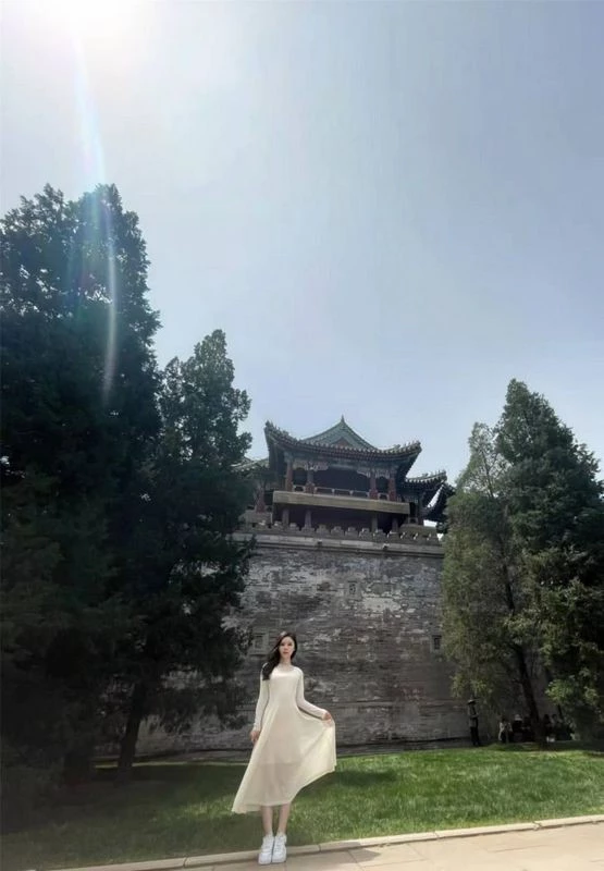 虽然奶子下垂了，但是很大，身材不错[23P]
