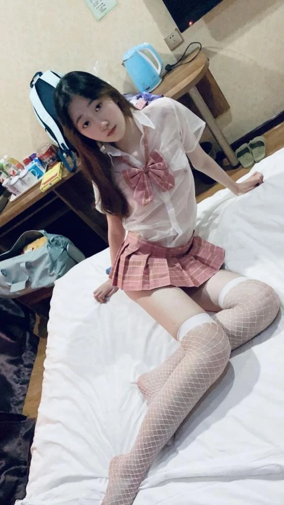 妹妹玩的很嗨又嫩又黑[13P+1V]