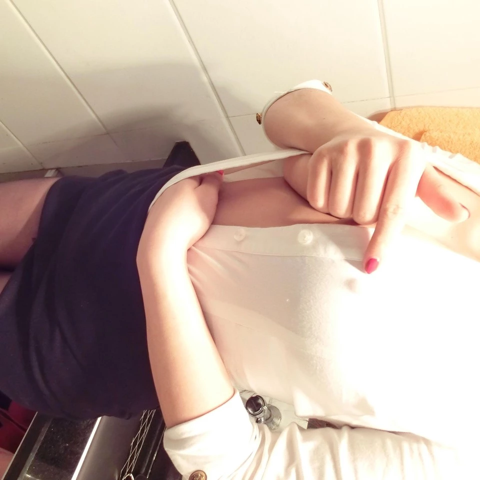 欣赏一下OL迷人大奶 [23P]