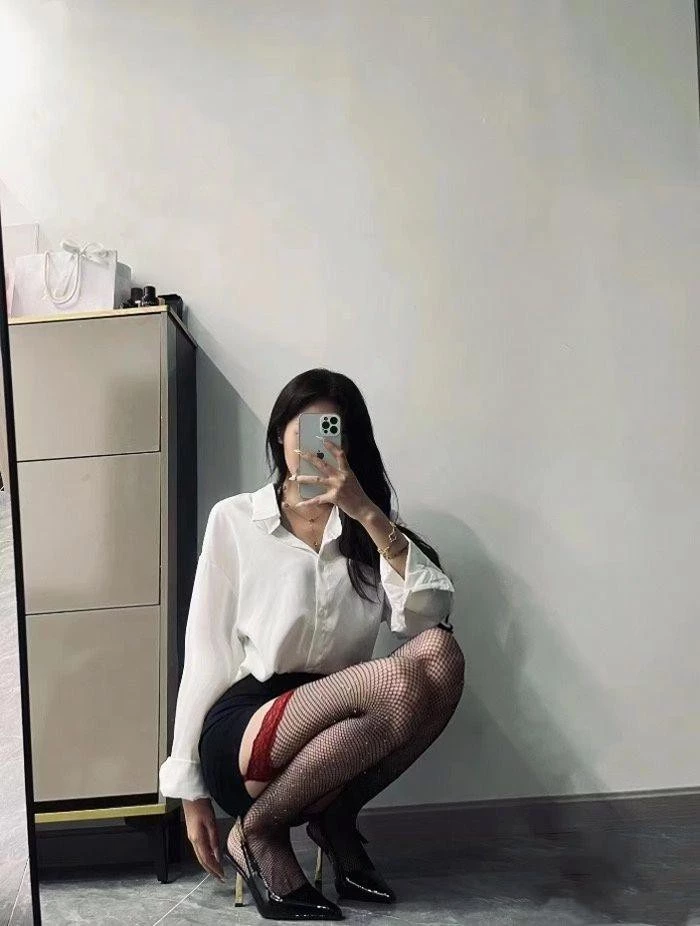 妹子大学时候就天天被艹，爱好吞精[16P]