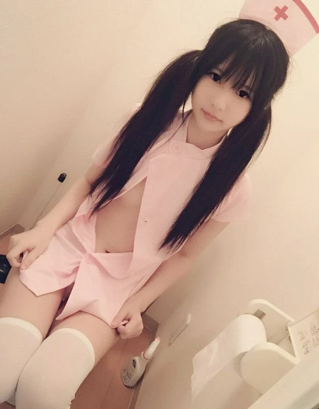 快手红人呆呆粉红护士装给土豪口含大鸡鸡[18P]