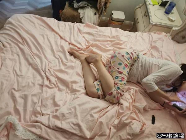 口交舔脚舔屁眼咁样系做鸡应有的态度[27P]