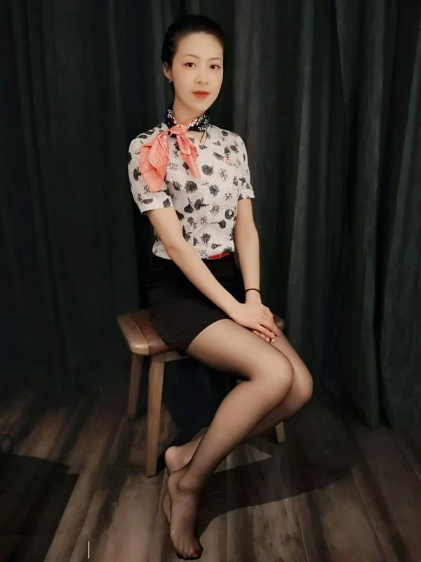 挺有气质的美女露脸生活照[23P]