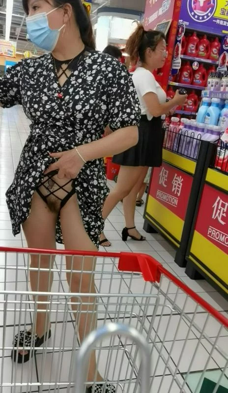 大润发超市户外小坦克突突突[12P]