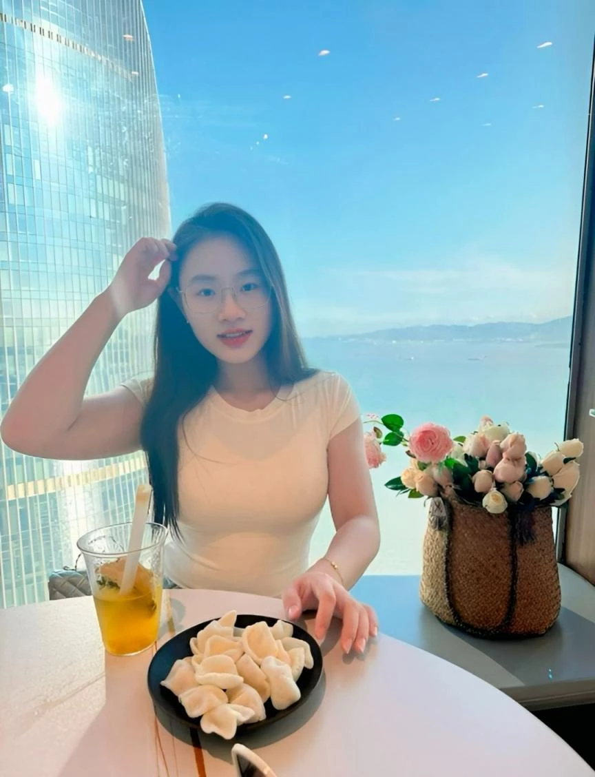 爱上骚货——三明市第一医院产科美少女蒋欣彤[[15P]