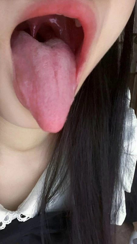 情趣内衣，制服丝袜，撅起屁股，漏出大奶，摆出M腿[12P]