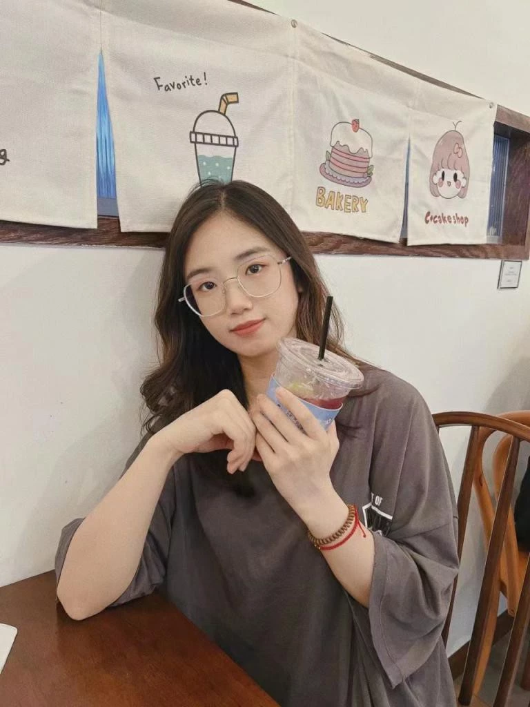 诱人的少妇带着眼镜有感觉 [10P]