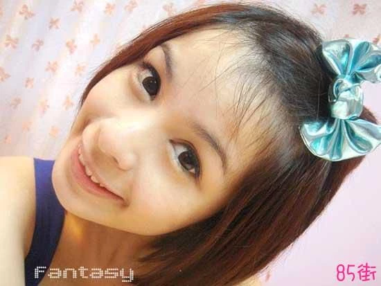 清纯淫荡的学生妹[17P]