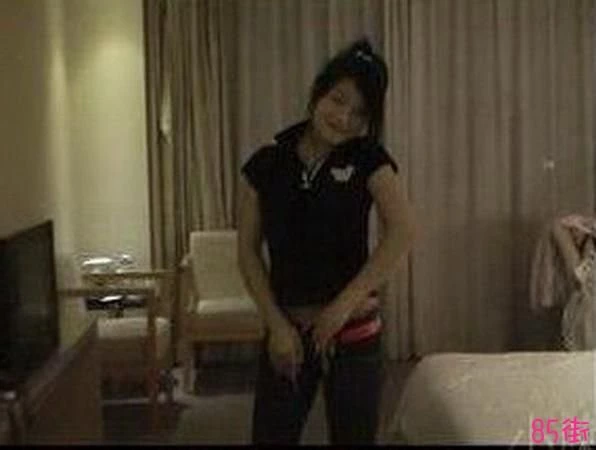 年轻妹妹被哥哥口爆自拍[16P]