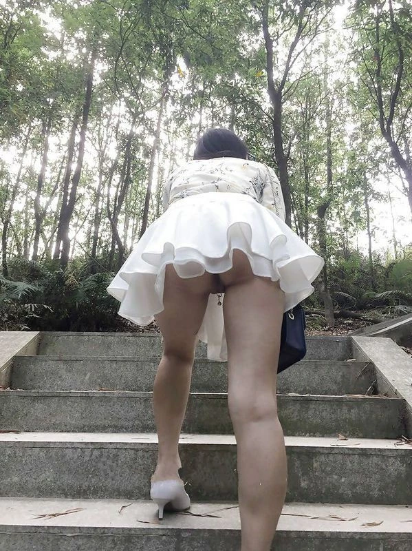 不能旅游只能在公园和健身器材露出了[12P]