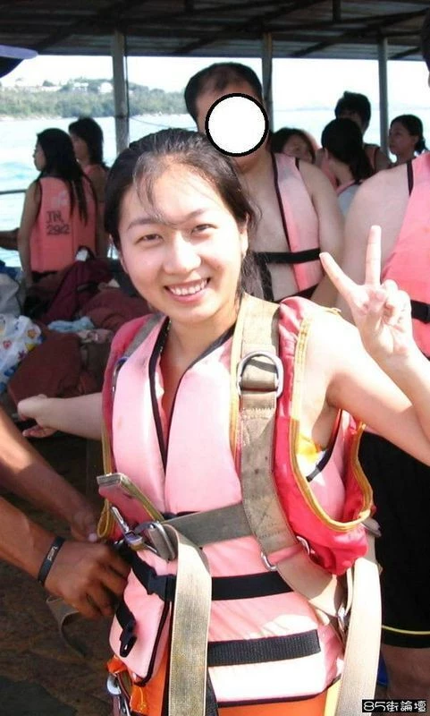 可爱人妻喜欢啪啪啪大姨妈来了也要尽兴[33P]