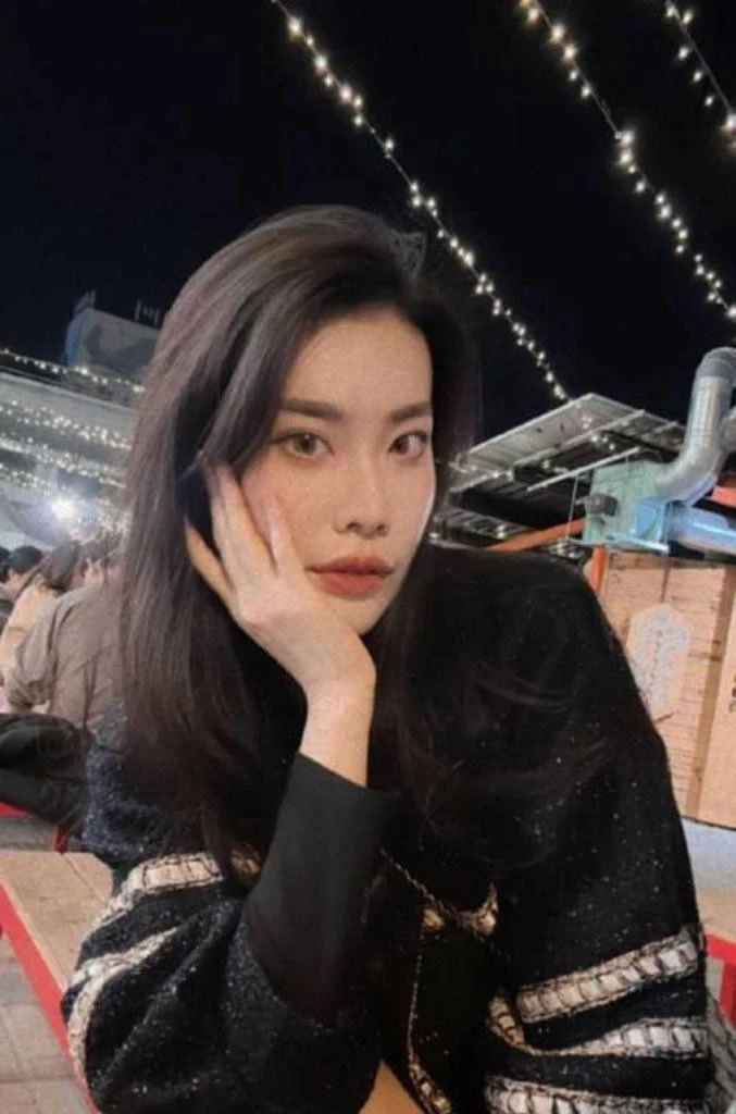 毛毛浓密，口技不错的漂亮小姐姐[17P]