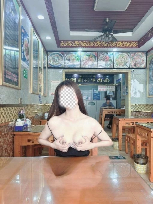 戴上阴环，乳环人前露出6[18P]
