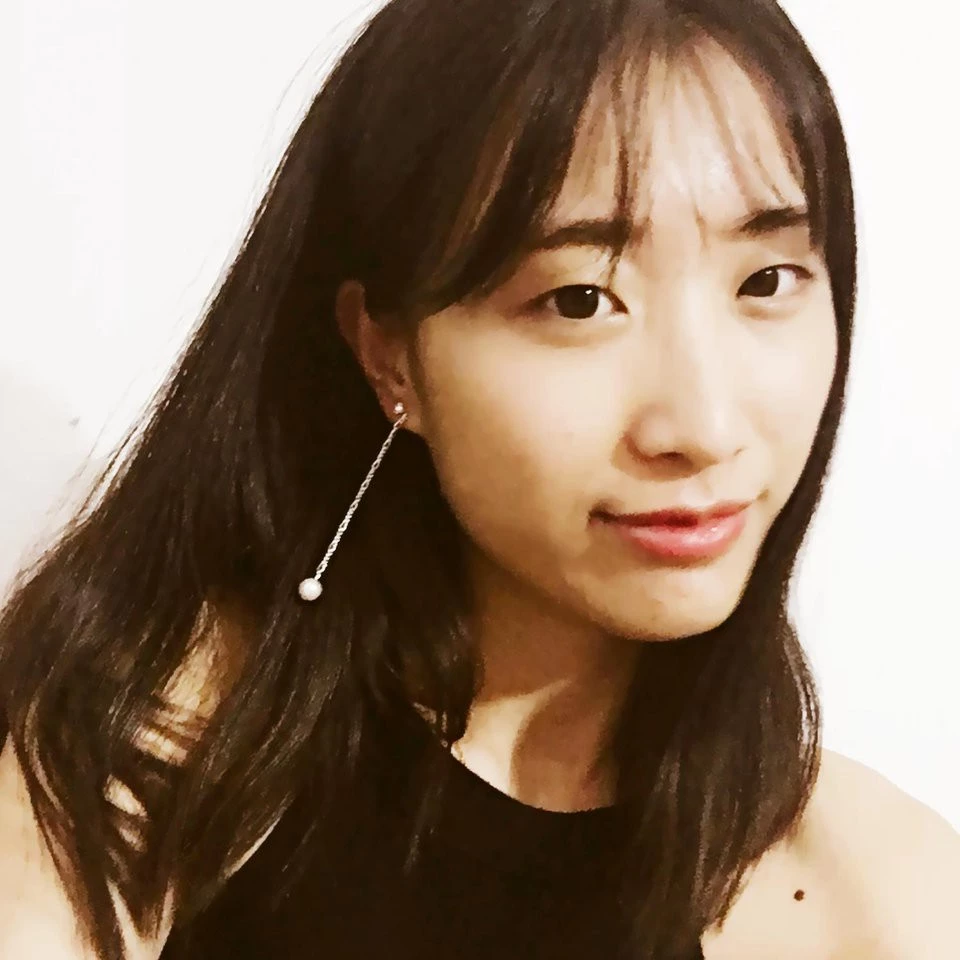 一个自甘堕落瞒着男友偷情的大二少女24P[24P]