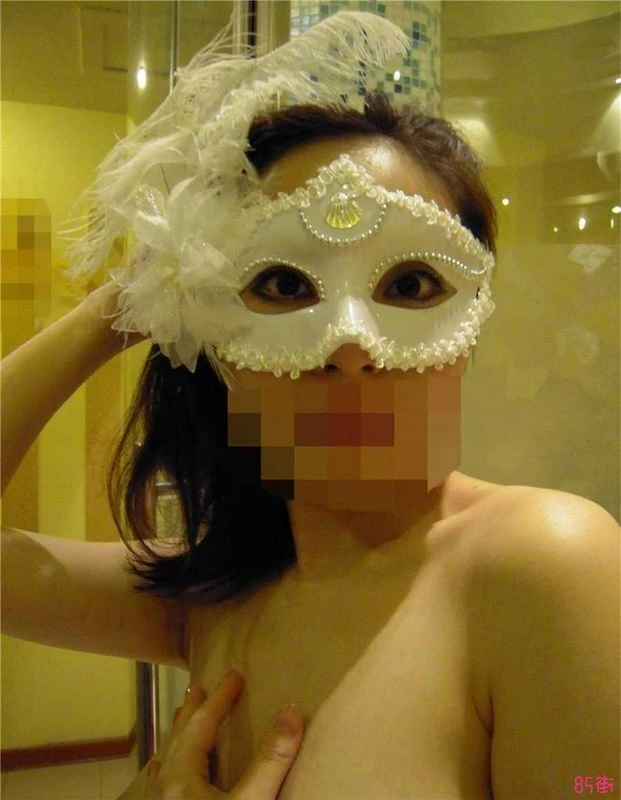 穿情趣内裤的无毛少妇[14P]