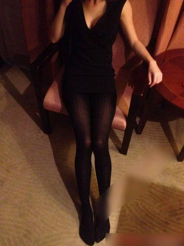 业务美女为了业绩用青春肉体巴结客户[10P]