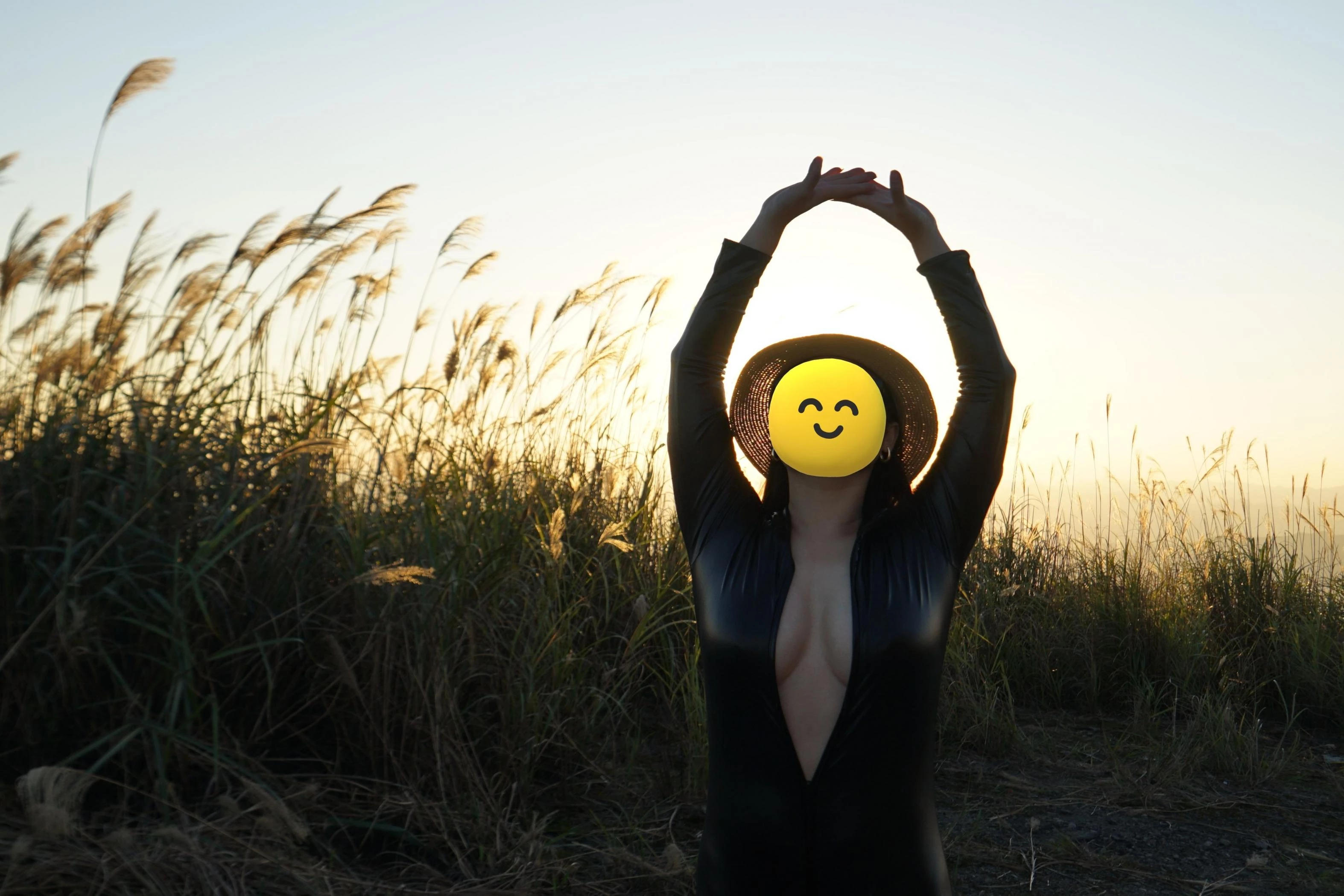 [原创]女主是前任没办法真人验证手写ID电脑验证前任C杯在户外阳光下显得更大保护隐私脸部打码最后一张不露脸床照站内ID：倚酒笑苍天[37P]
