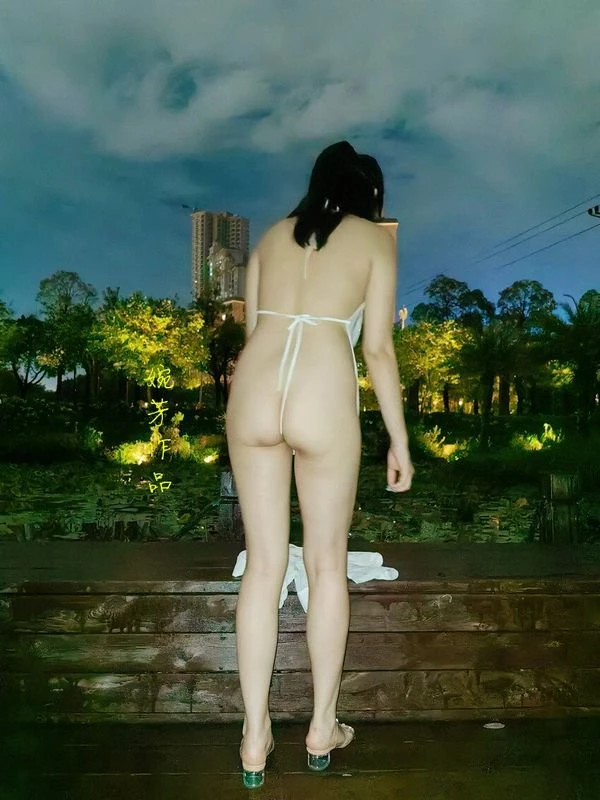 喜欢公共场所露出拍摄，认为这是一种未被大众认知的特殊审美[47P]