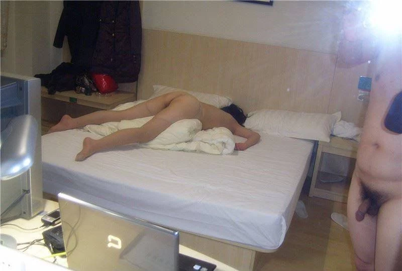 周末约单男一起疯狂一下[14P]