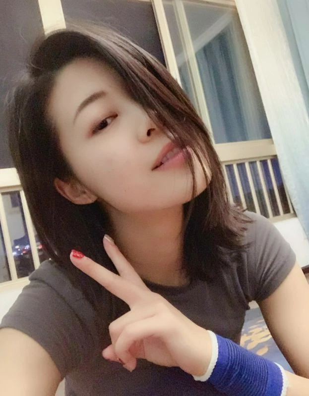 挺有气质的美女露脸生活照[23P]