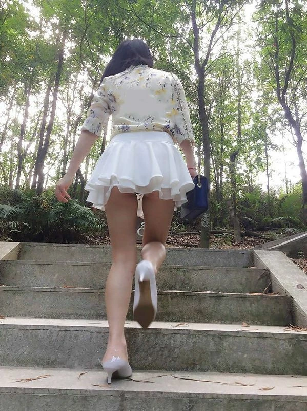 不能旅游只能在公园和健身器材露出了[12P]