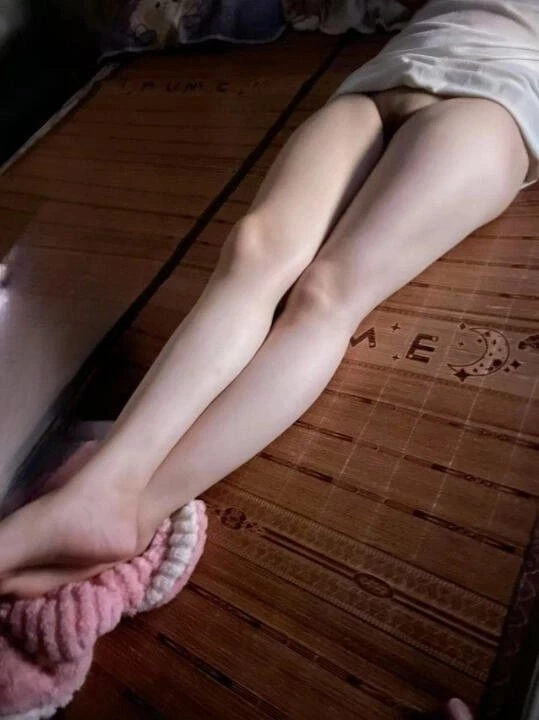 剃了毛骚逼，看看这是什么名器[23P]