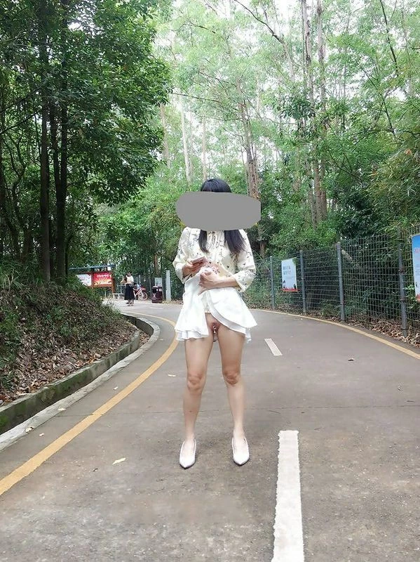 不能旅游只能在公园和健身器材露出了[12P]