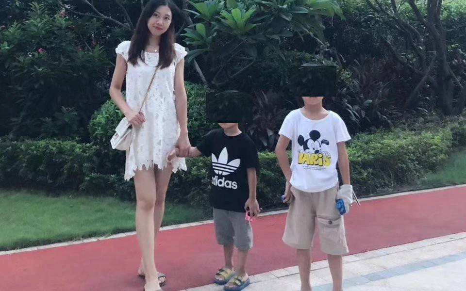 反差少妇10P[10P]