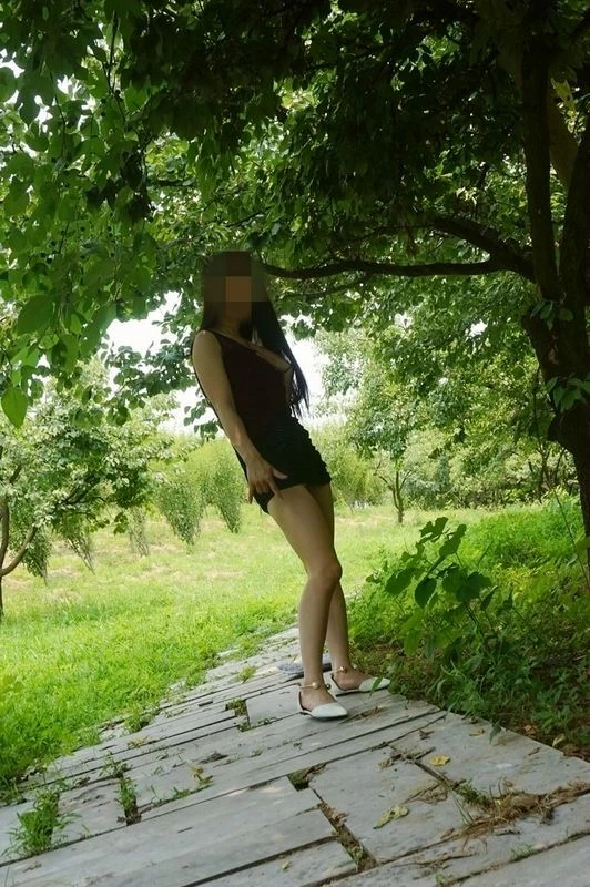 身材很苗条的美女露出[40P]