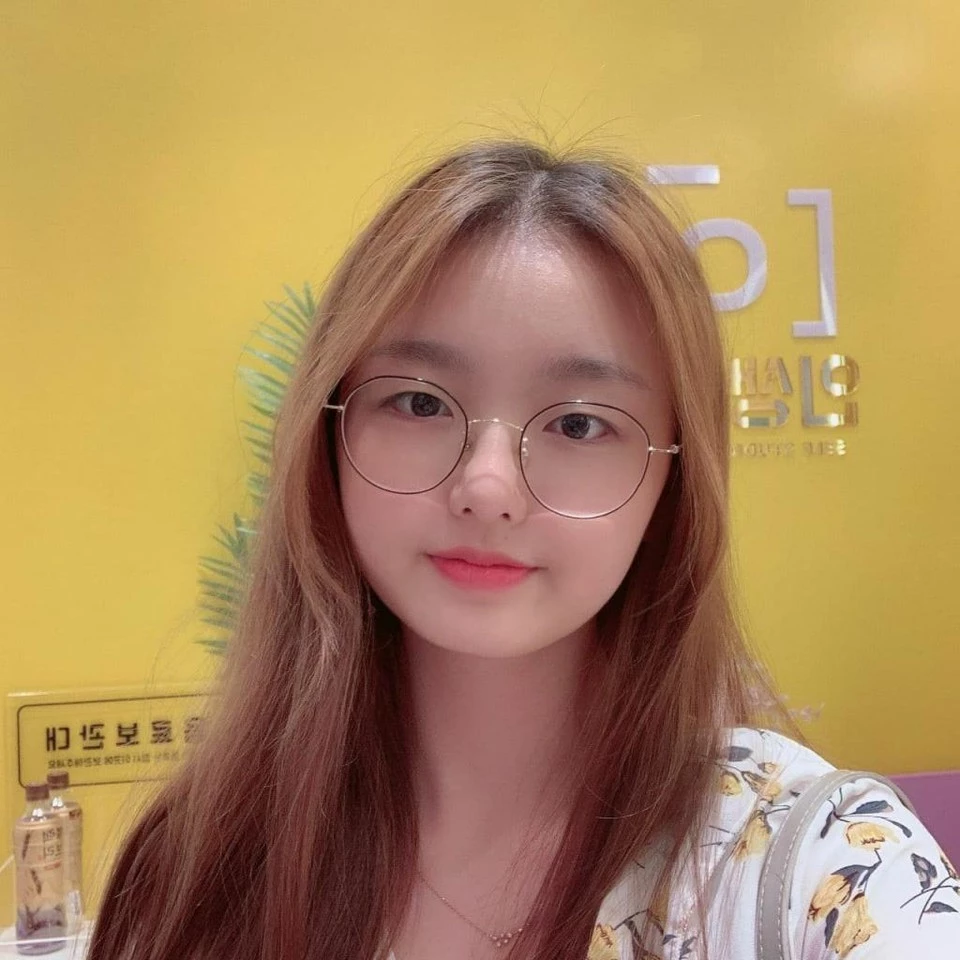 漂亮女生奶子发育的很好 [10P]
