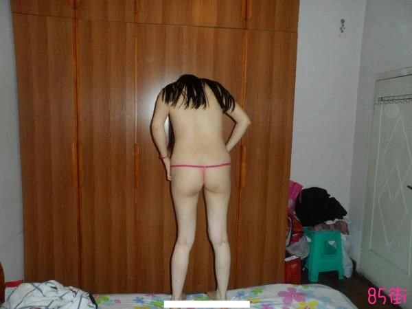 后入式勐操漂亮女同事[11P]