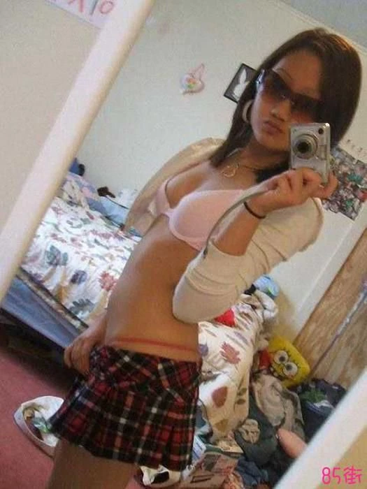 小骚女自拍[10P]