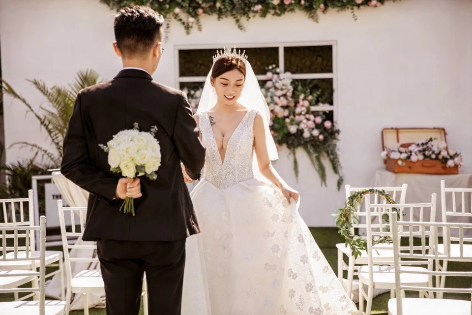 纹身的新婚婆娘就是非常的骚 [15P]