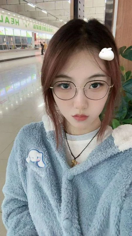 空虚孤独的美女[12P]