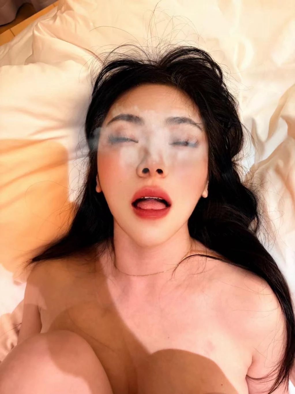 ［原创］骚母狗的性爱周末，冷不丁就是梆梆一顿爆操，鞭打口爆喷尿［57P+1录音］