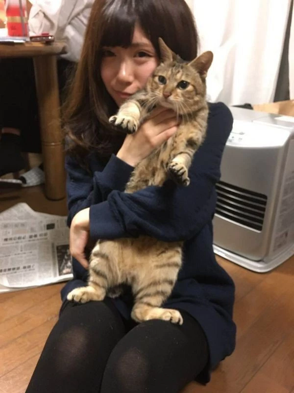 骚淫小女友居家露出自拍[10P]