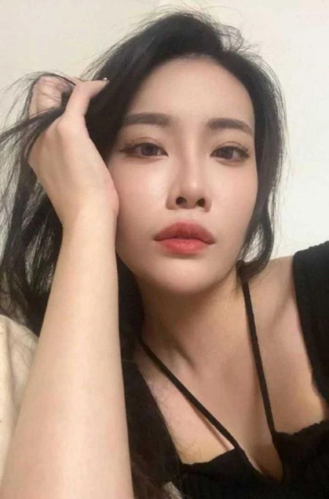 毛毛浓密，口技不错的漂亮小姐姐[17P]