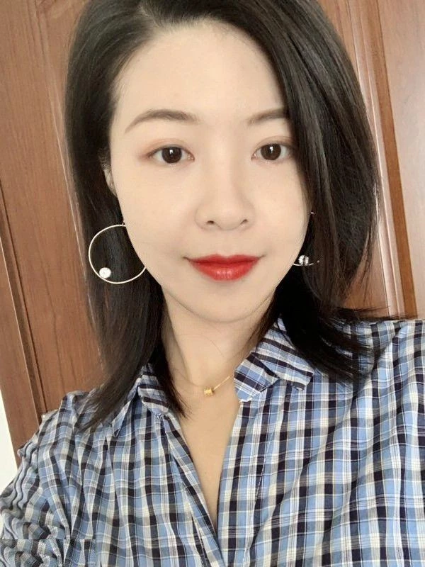 挺有气质的美女露脸生活照[23P]