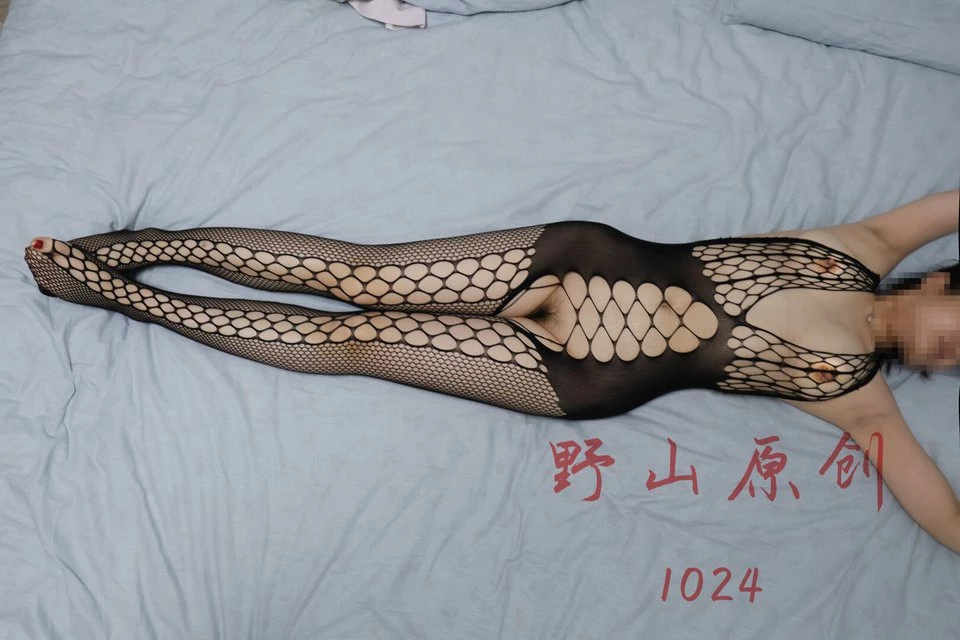 连体黑色丝袜，红色高跟鞋，翘臀，非常极品的鸡巴套子[19P]