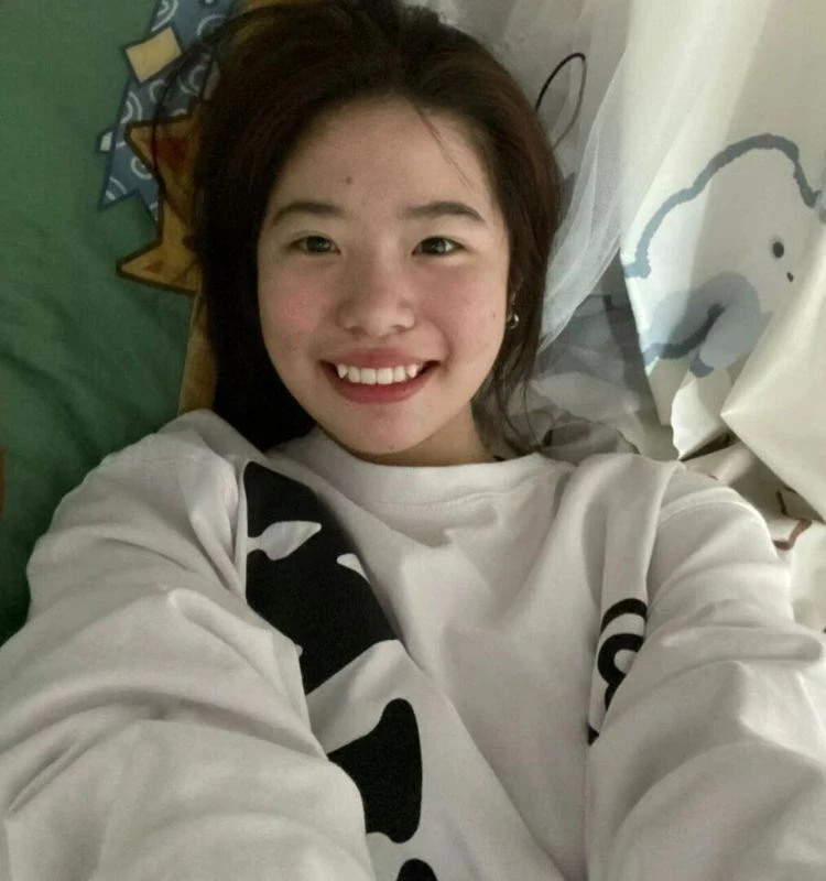 女同学自我安慰拍裸照[24P]