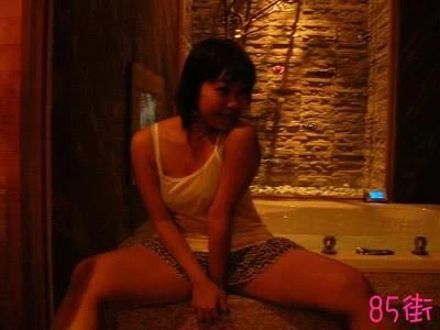 小情侣摩铁开房还口爆[20P]