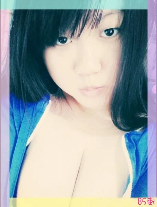 满18没多久的妹妹露出粉嫩酥胸掰穴[16P]