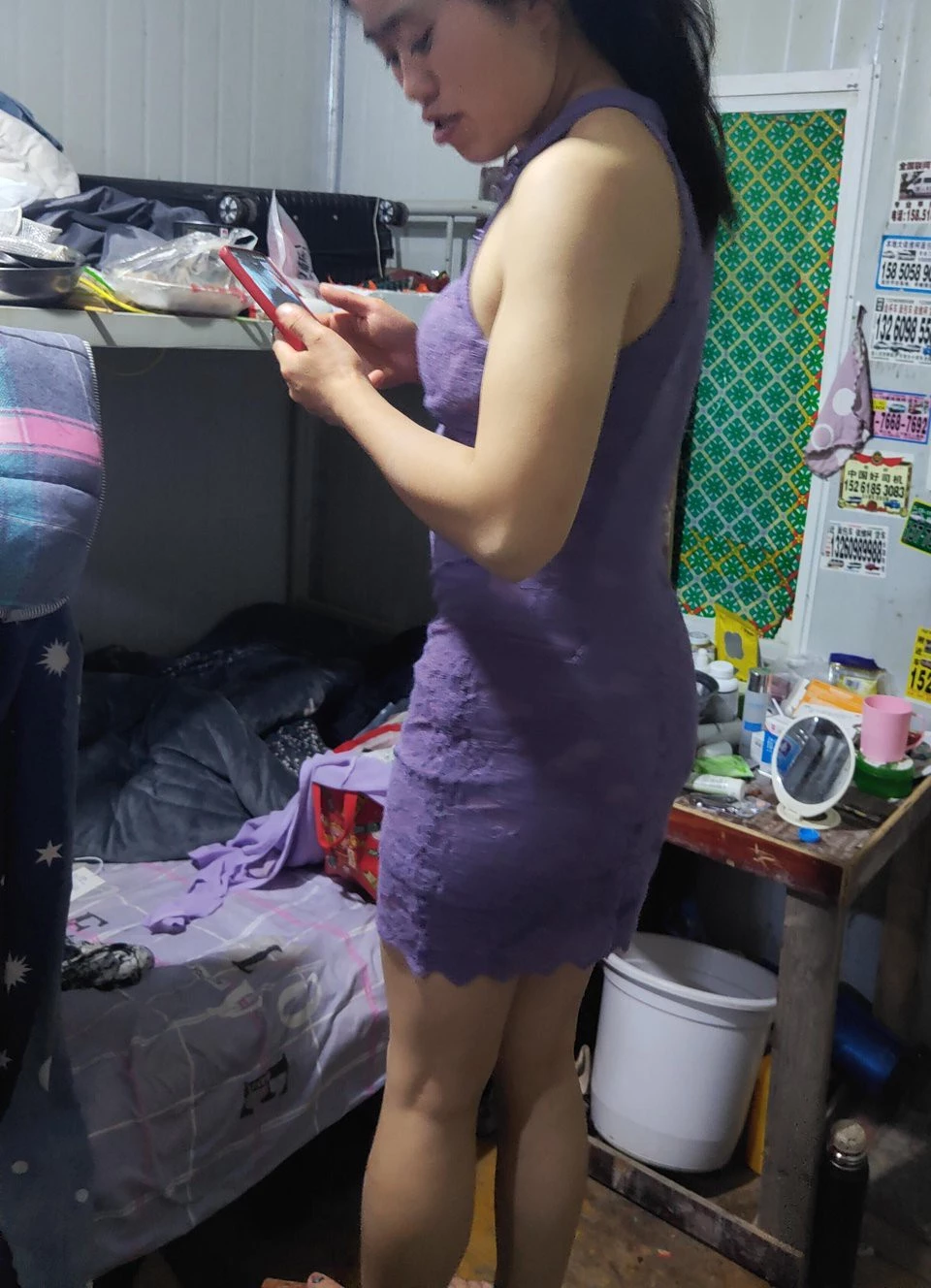 没有一点隔音的工棚里的爱 微露脸［22P］[18P]