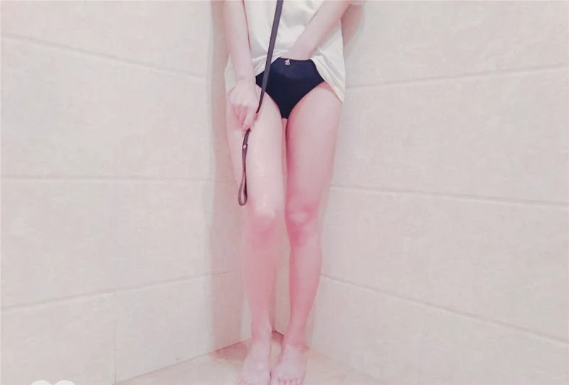 洗澡时硬闯入浴室狂拍白虎嫩穴[13P]