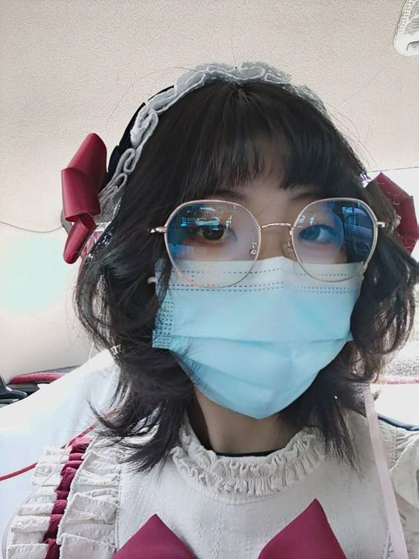 白色丝袜裙子的美女[12P]