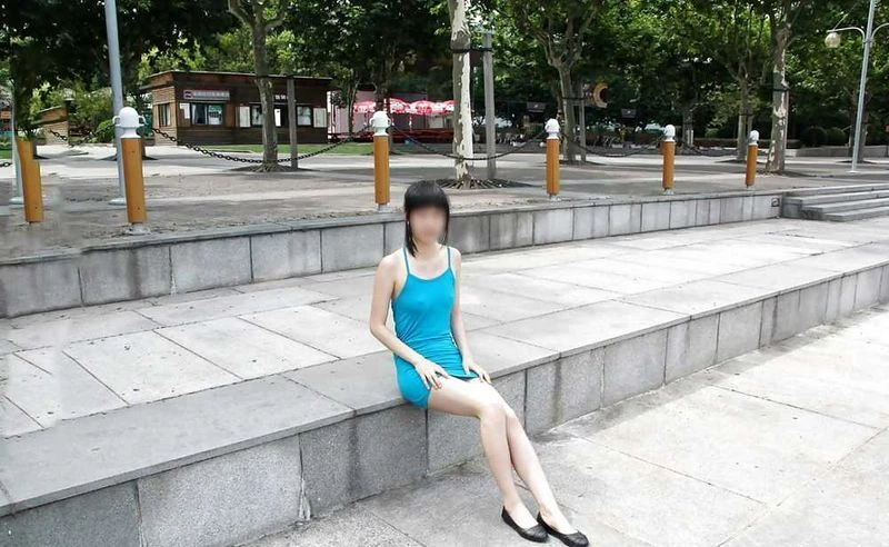 蓝衣小美女公园露出[46P]