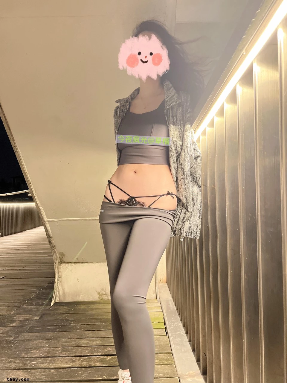 0570小弟携性感小娇妻露出第五贴  带上单男一起吹吹0570的风[24P]