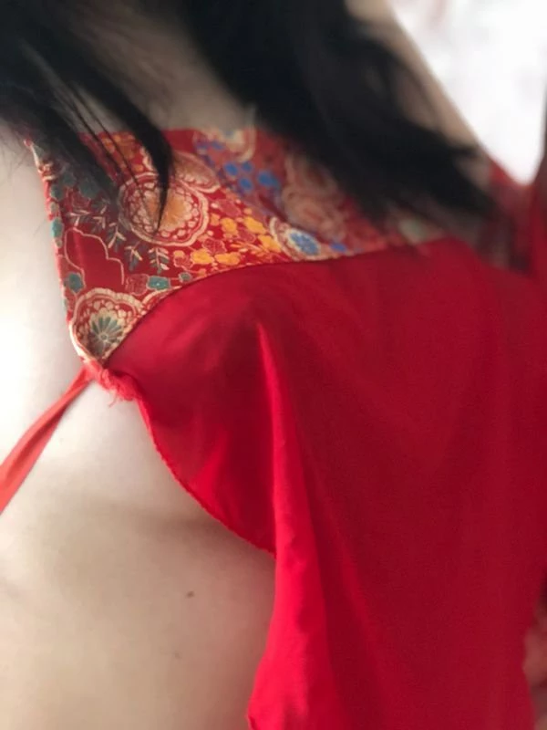 翘臀嫩穴新婚睡袍欲求不满的OL少妇[19P]